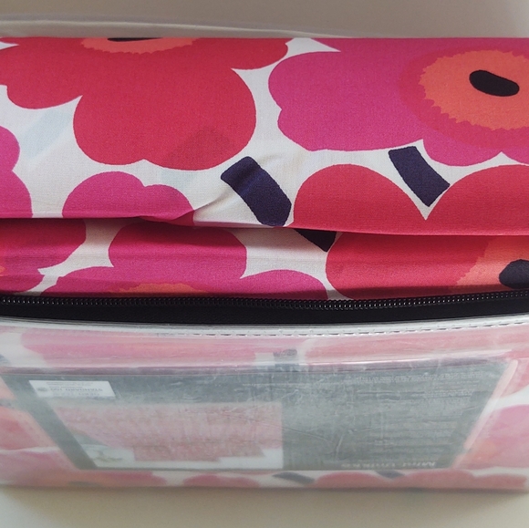 🎁marimekko Mini Unikko T200 RED QN Sheet Set COO - Queen Sheet Set - Picture 2 of 9